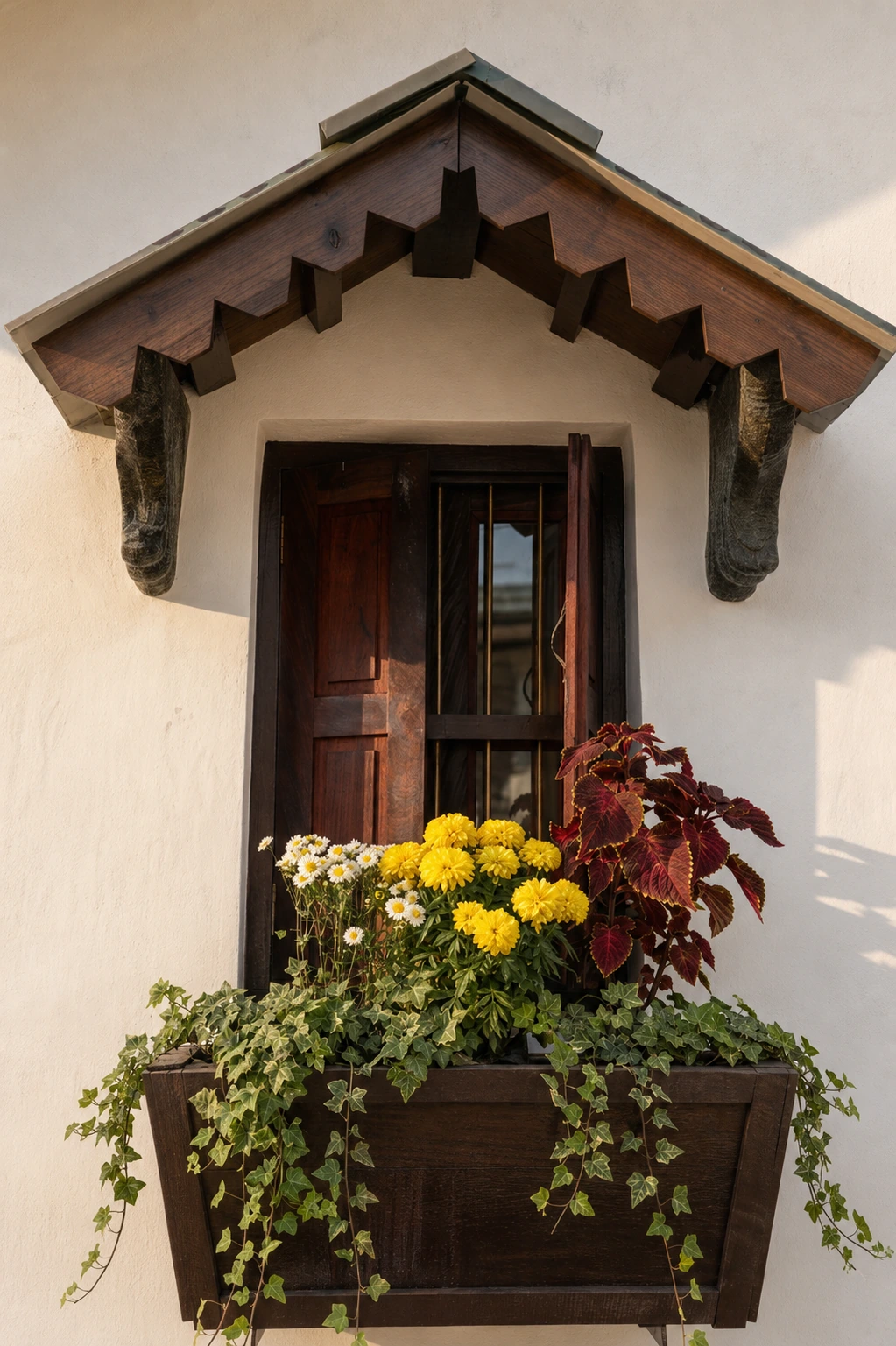 Crafted window at Himalayan Hemp Ecostay